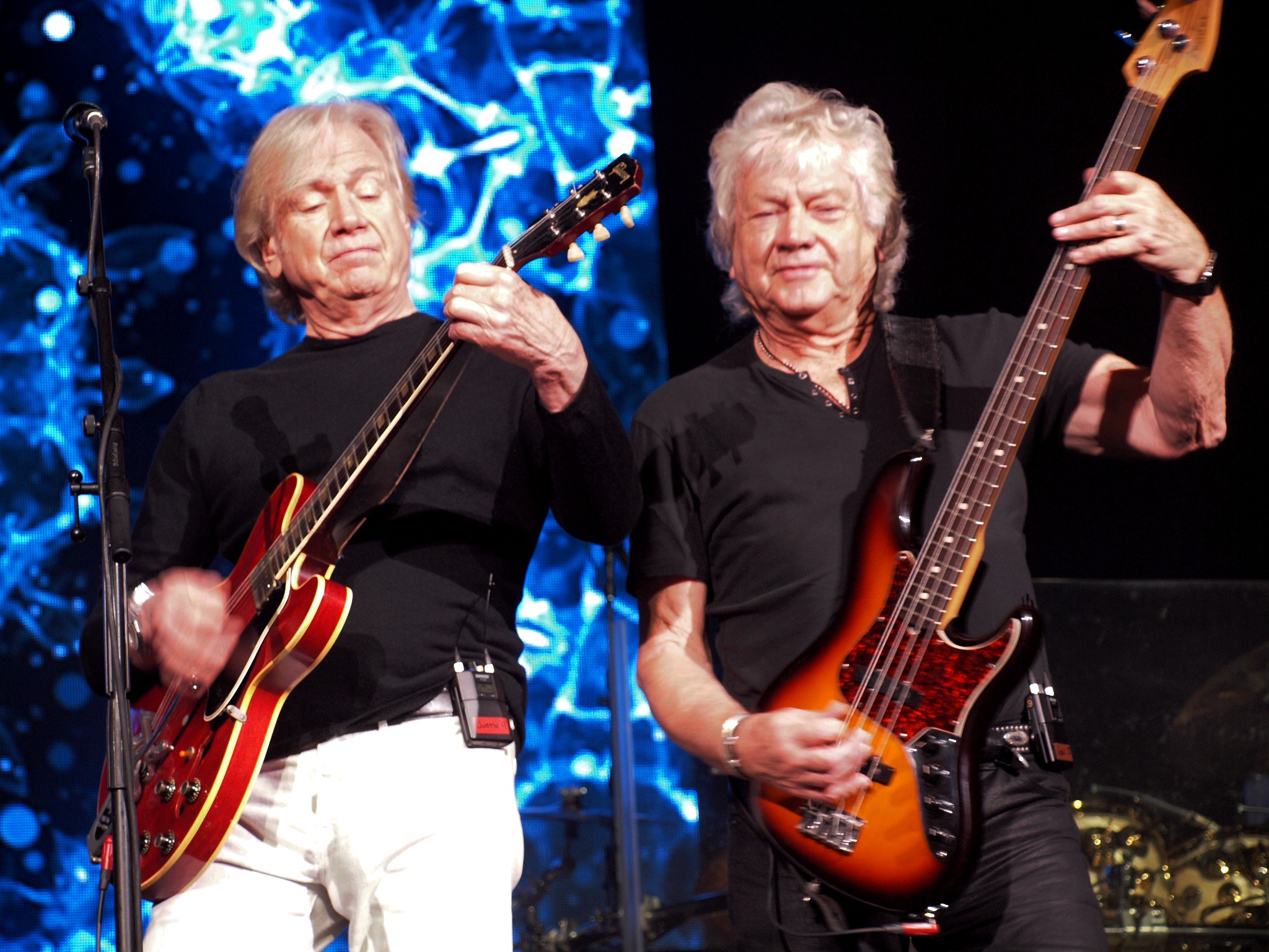 Justin Hayward and John Lodge performing at Ryman Auditorium