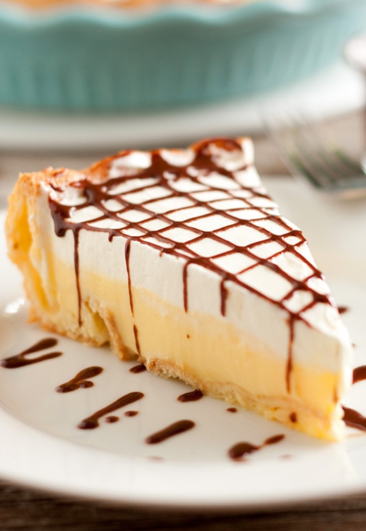 Cream pie with chocolate drizzle